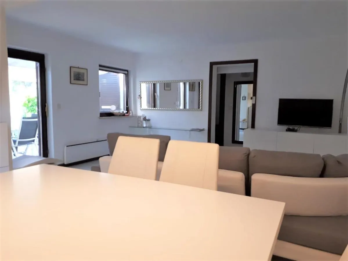 Apartmen Relax 200 M T Beach Rovinj 0*,  Kroatien