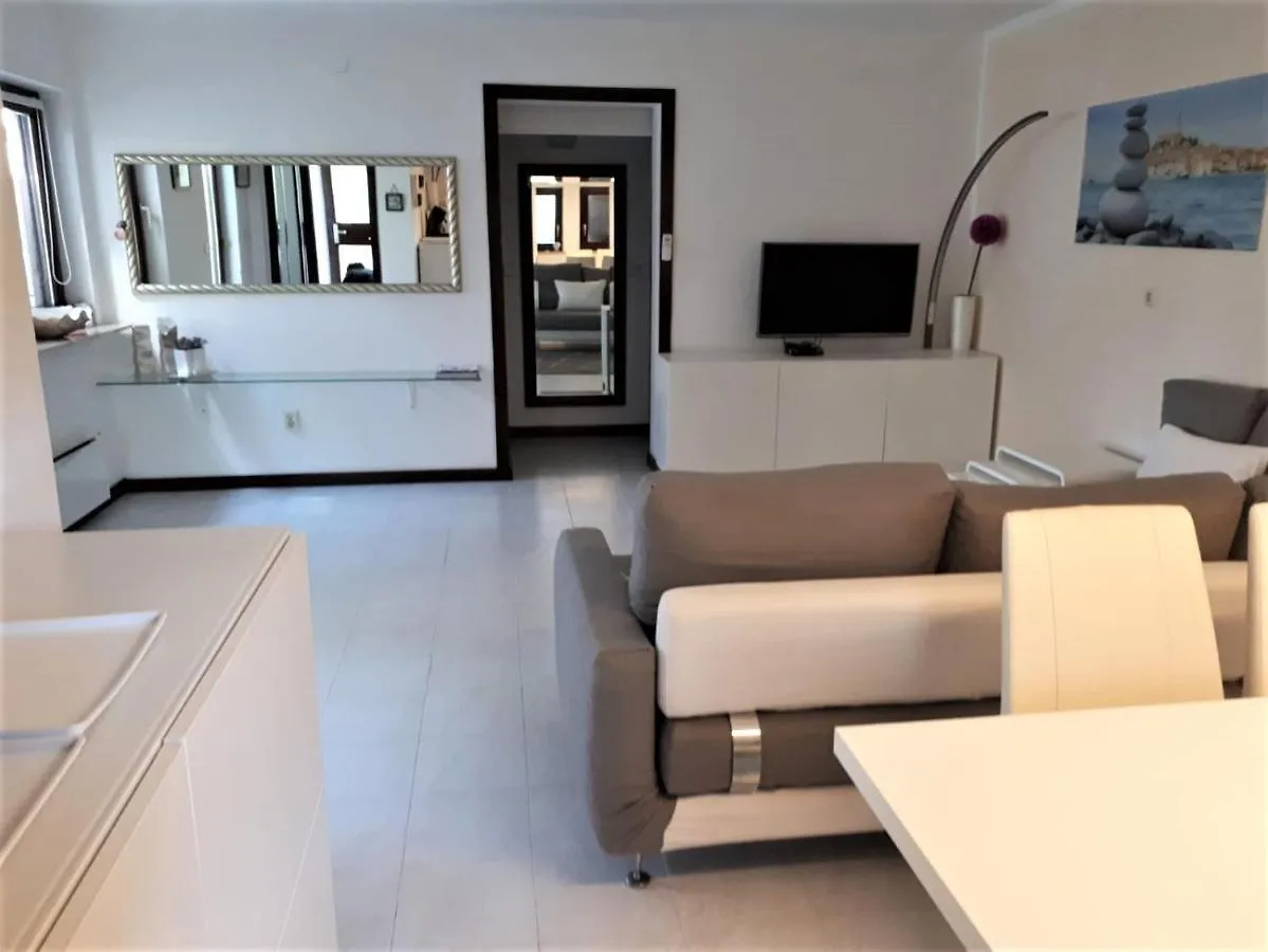 Apartmen Relax 200 M T Beach Rovinj Croácia